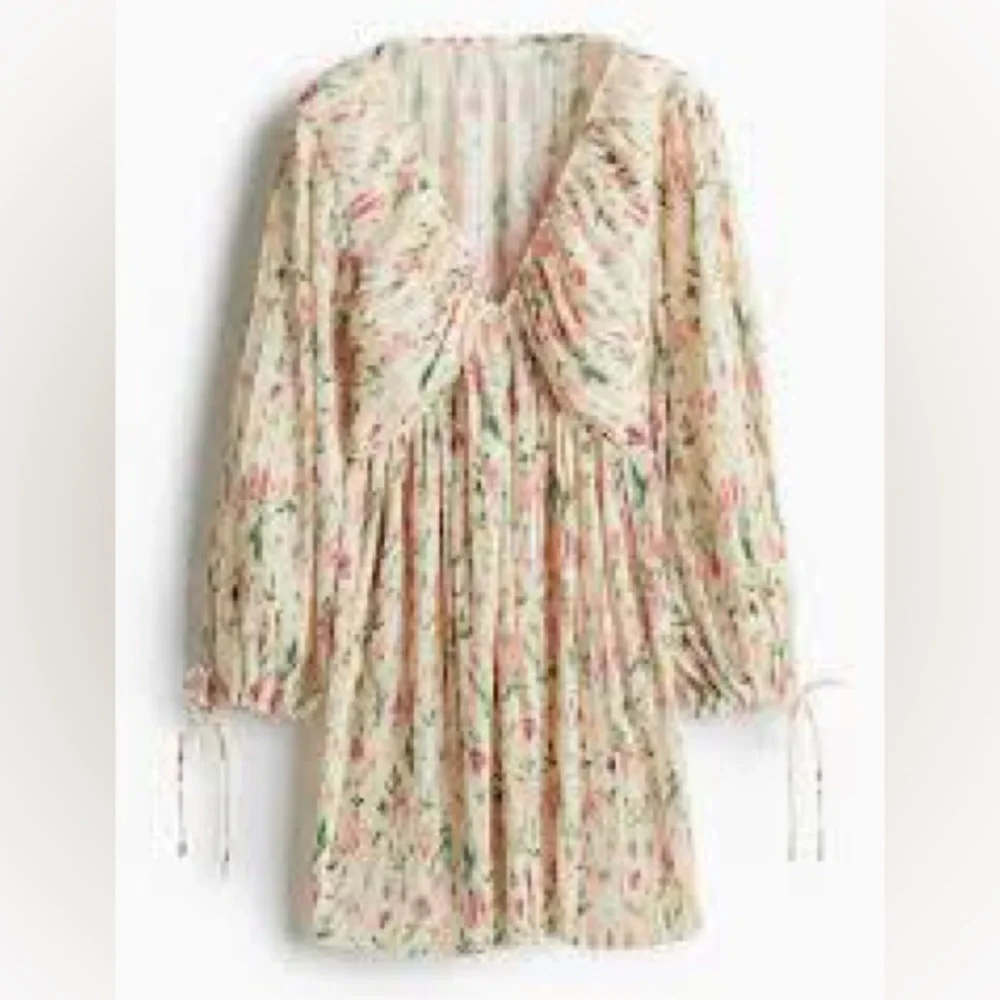 (SOLD)H&M, Floral Plisse Mini Dress Romantic  Garden Party Boho V-Neck,EUC,Size - Picture 7 of 8